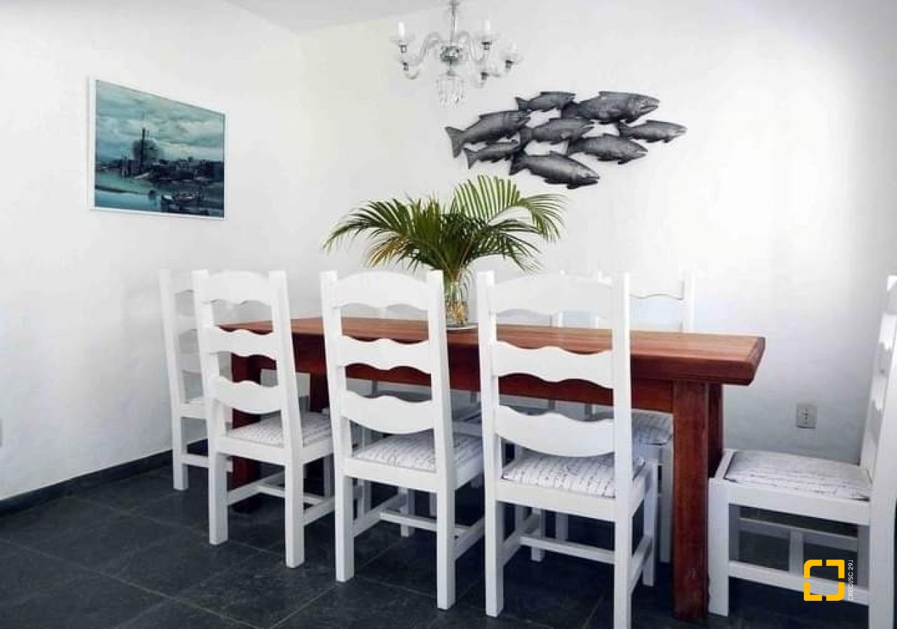 Casa de Condomínio com 160m², 3 quartos (sendo 1 suíte), 2 garagens, no bairro Ponta das Canas em Florianópolis
