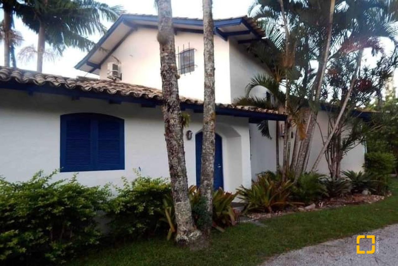 Casa de Condomínio com 160m², 3 quartos (sendo 1 suíte), 2 garagens, no bairro Ponta das Canas em Florianópolis