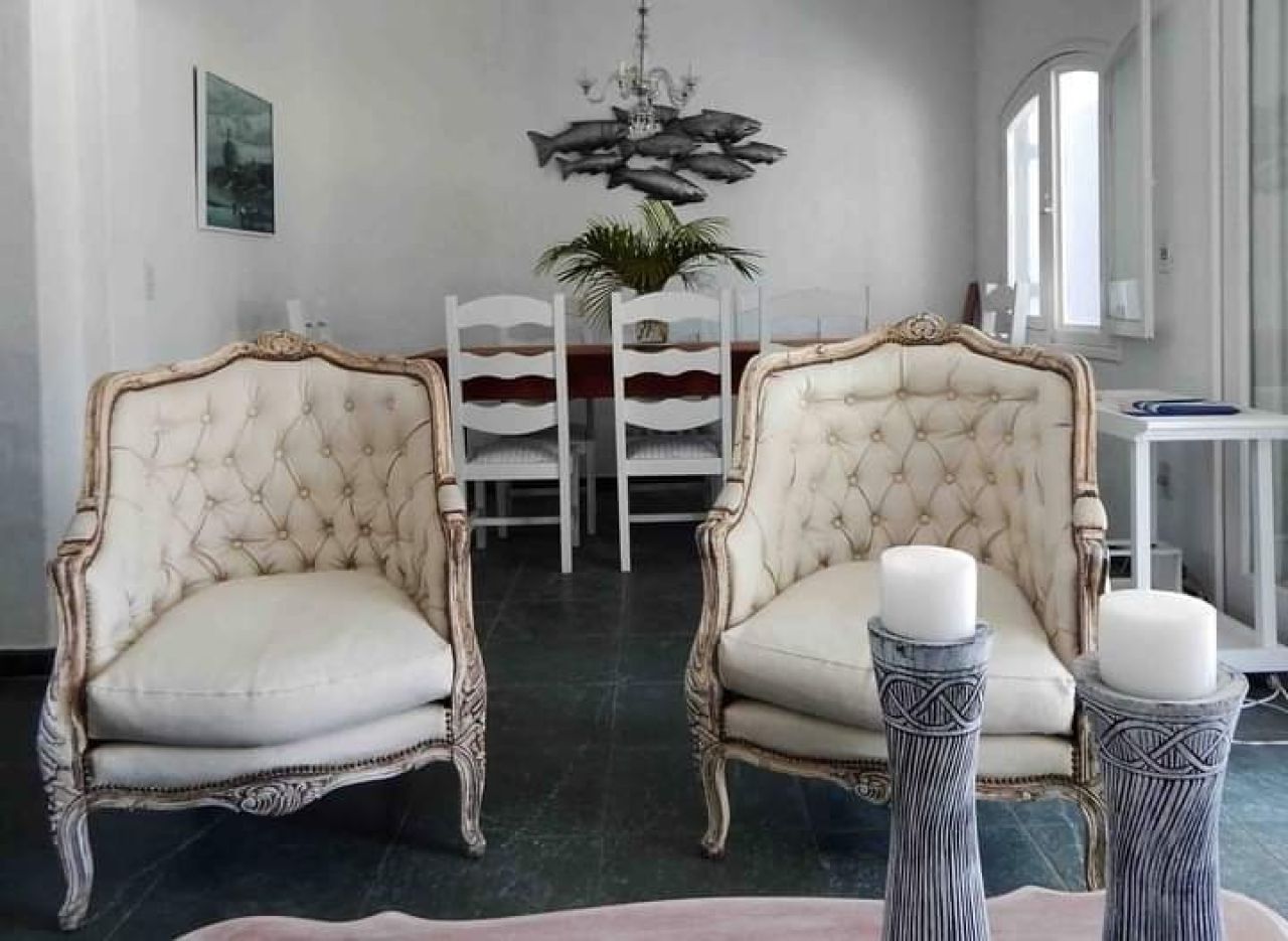 Casa de Condomínio com 160m², 3 quartos (sendo 1 suíte), 2 garagens, no bairro Ponta das Canas em Florianópolis