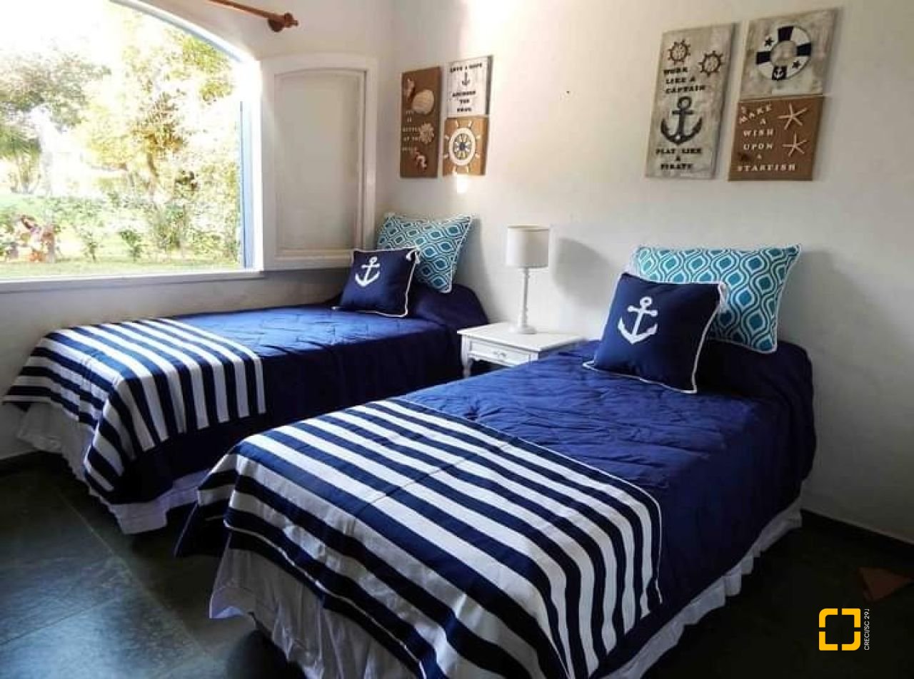 Casa de Condomínio com 160m², 3 quartos (sendo 1 suíte), 2 garagens, no bairro Ponta das Canas em Florianópolis