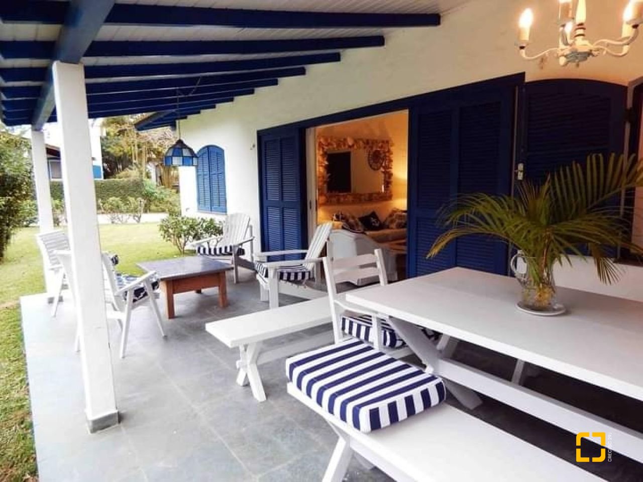 Casa de Condomínio com 160m², 3 quartos (sendo 1 suíte), 2 garagens, no bairro Ponta das Canas em Florianópolis