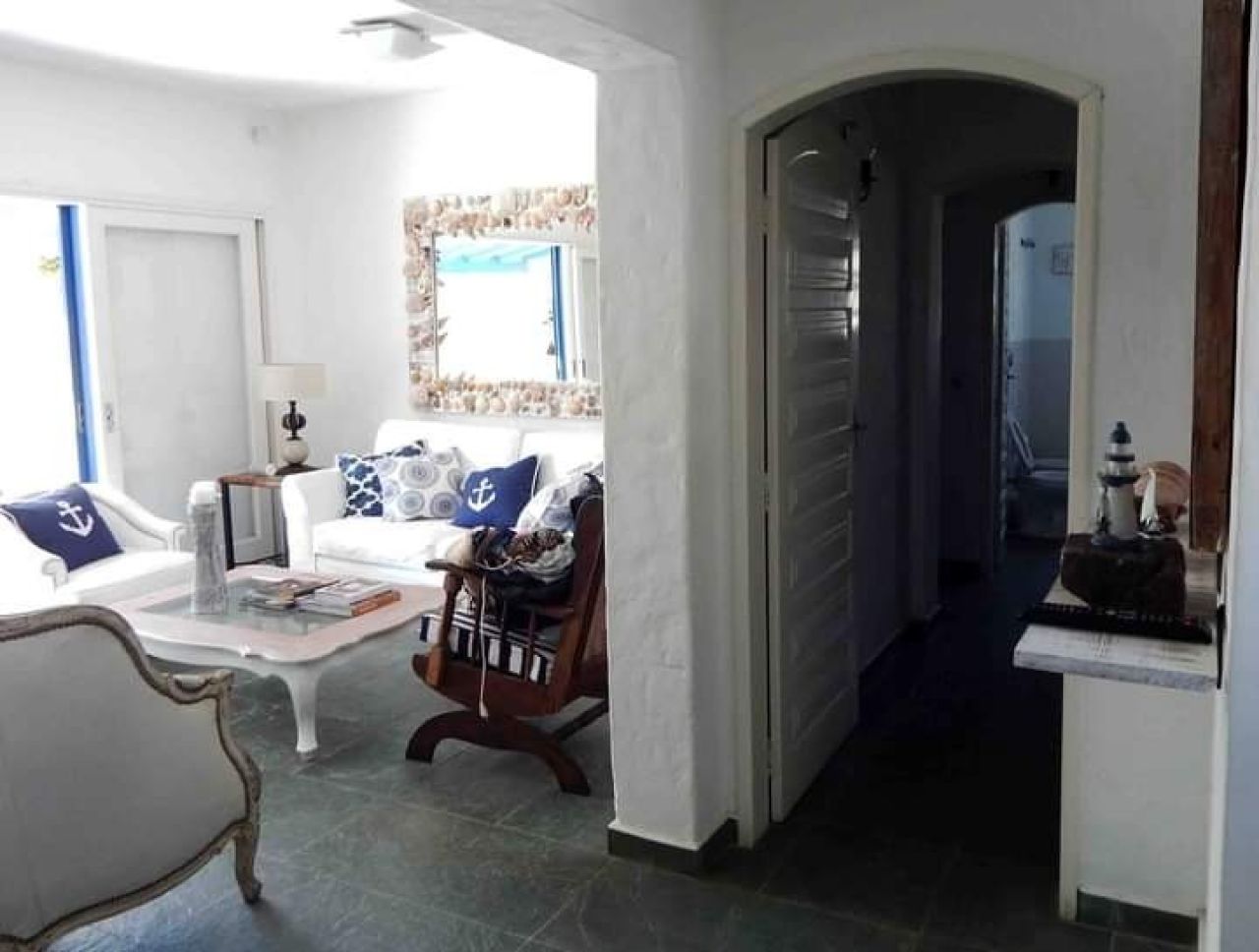 Casa de Condomínio com 160m², 3 quartos (sendo 1 suíte), 2 garagens, no bairro Ponta das Canas em Florianópolis
