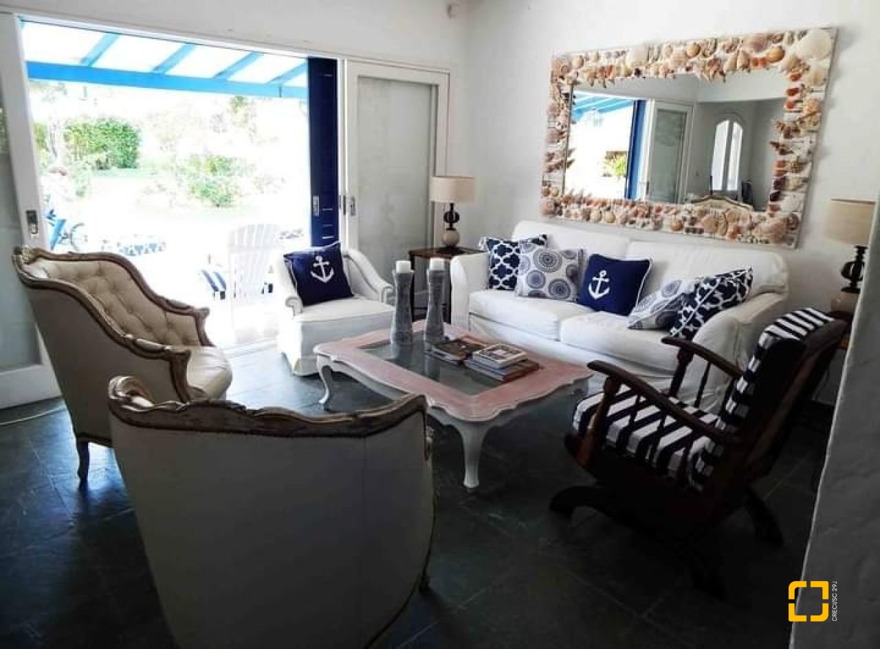 Casa de Condomínio com 160m², 3 quartos (sendo 1 suíte), 2 garagens, no bairro Ponta das Canas em Florianópolis