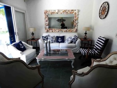 Casa de Condomínio com 160m², 3 quartos (sendo 1 suíte), 2 garagens, no bairro Ponta das Canas em Florianópolis