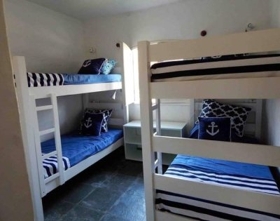 Casa de Condomínio com 160m², 3 quartos (sendo 1 suíte), 2 garagens, no bairro Ponta das Canas em Florianópolis