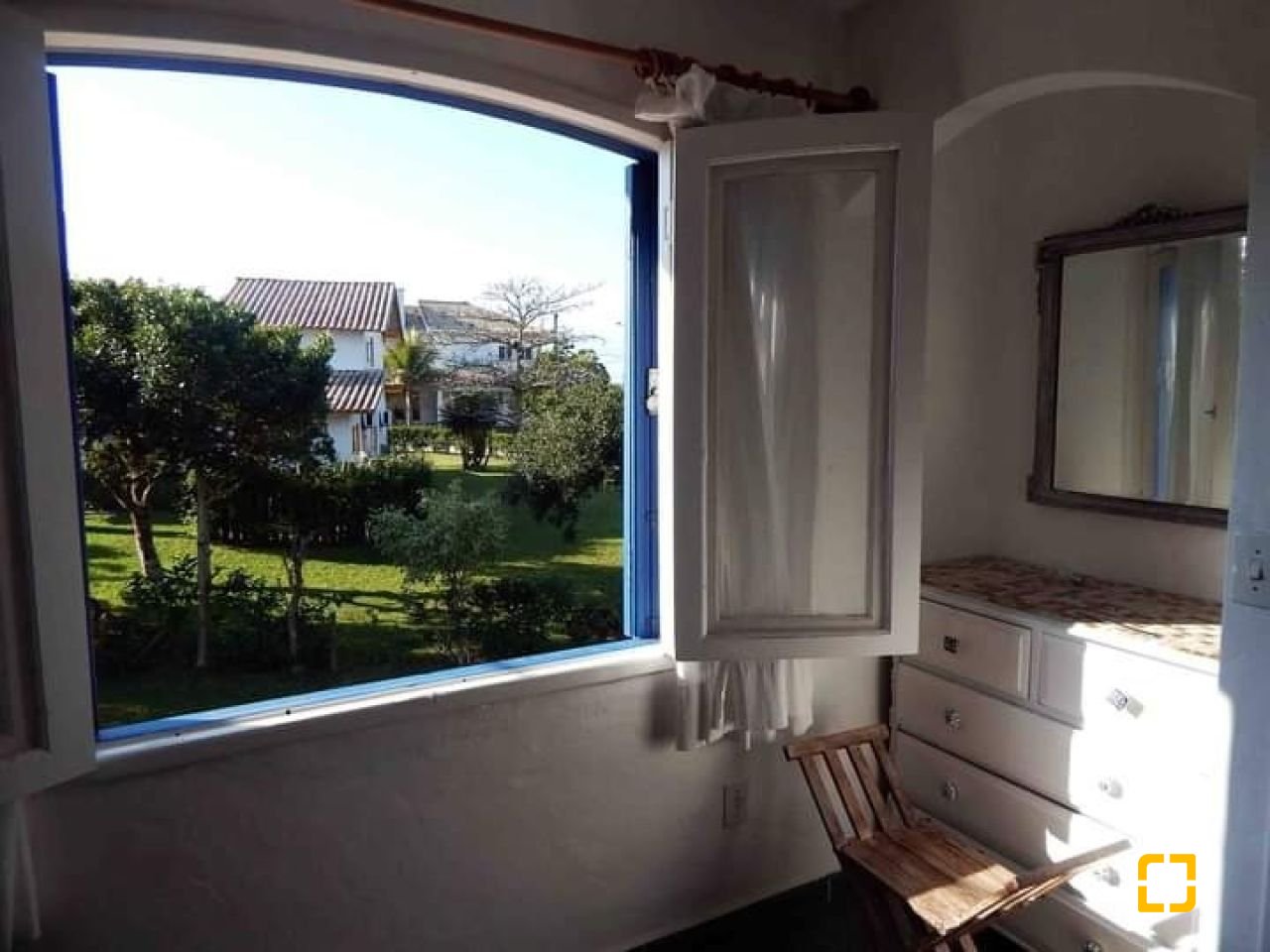 Casa de Condomínio com 160m², 3 quartos (sendo 1 suíte), 2 garagens, no bairro Ponta das Canas em Florianópolis