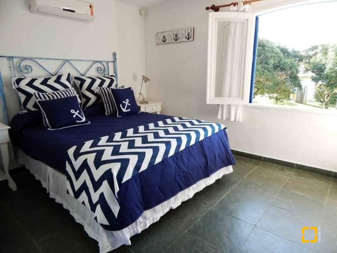 Casa de Condomínio com 160m², 3 quartos (sendo 1 suíte), 2 garagens, no bairro Ponta das Canas em Florianópolis