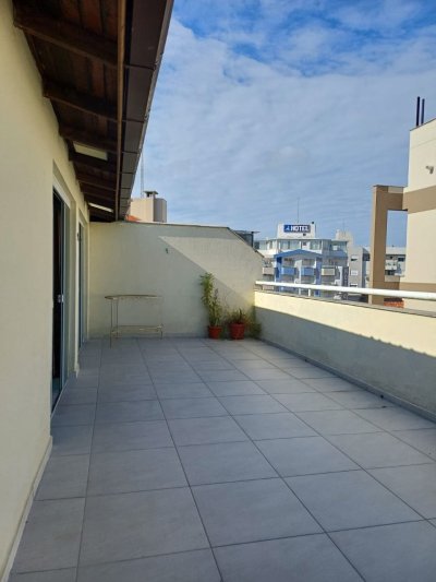Cobertura com 126m², 3 quartos (sendo 1 suíte), 1 garagem, no bairro Cachoeira do Bom Jesus em Florianópolis