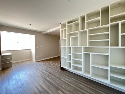 Apartamento com 80m², 2 quartos (sendo 1 suíte), 1 garagem, no bairro Canto em Florianópolis