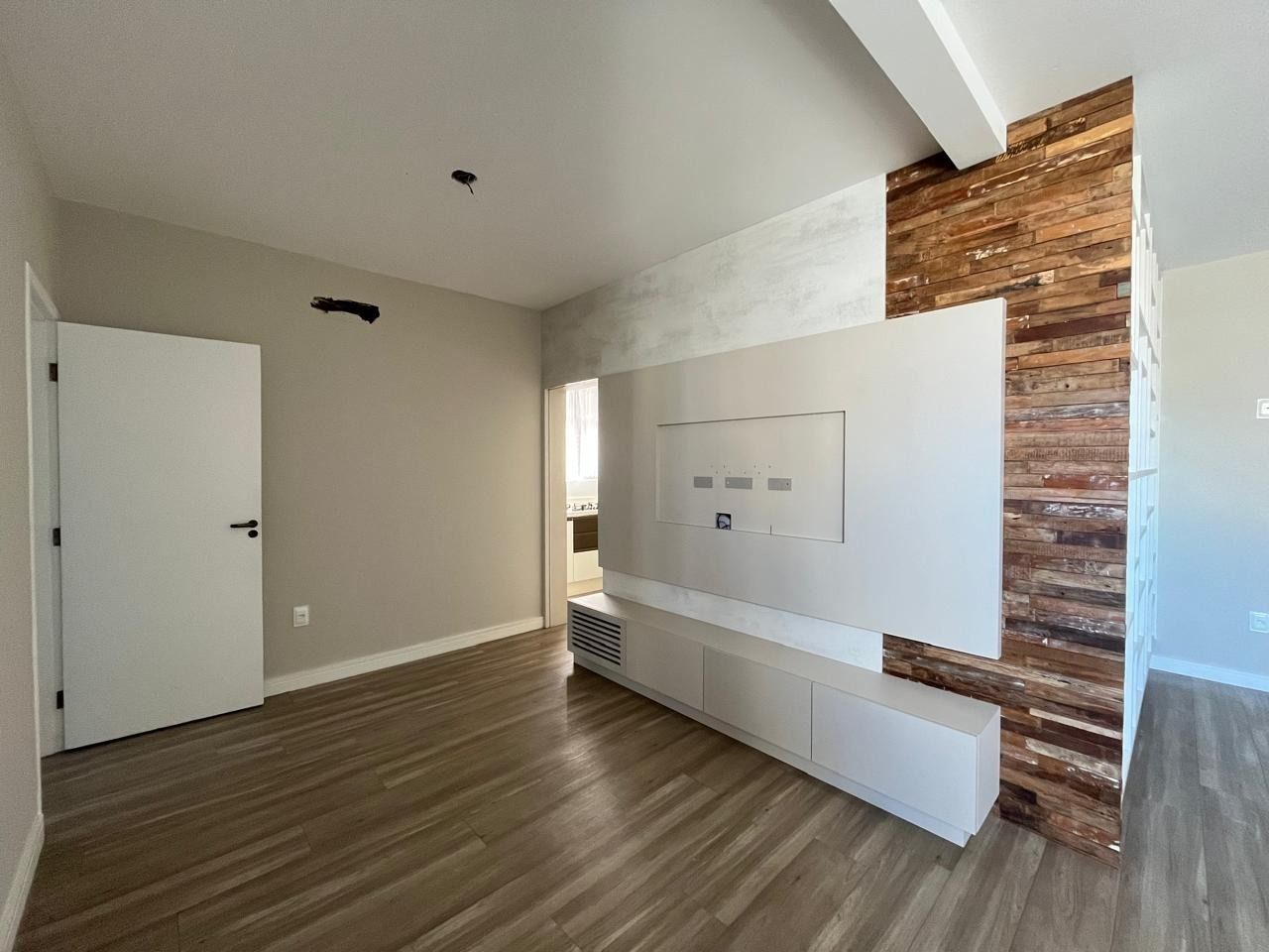 Apartamento com 80m², 2 quartos (sendo 1 suíte), 1 garagem, no bairro Canto em Florianópolis