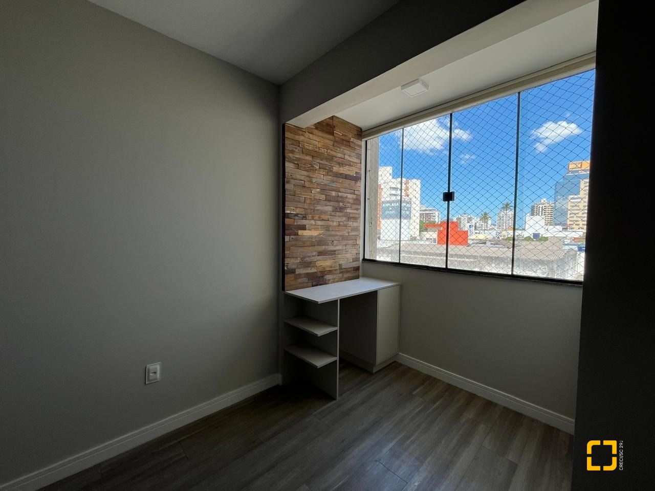 Apartamento com 80m², 2 quartos (sendo 1 suíte), 1 garagem, no bairro Canto em Florianópolis