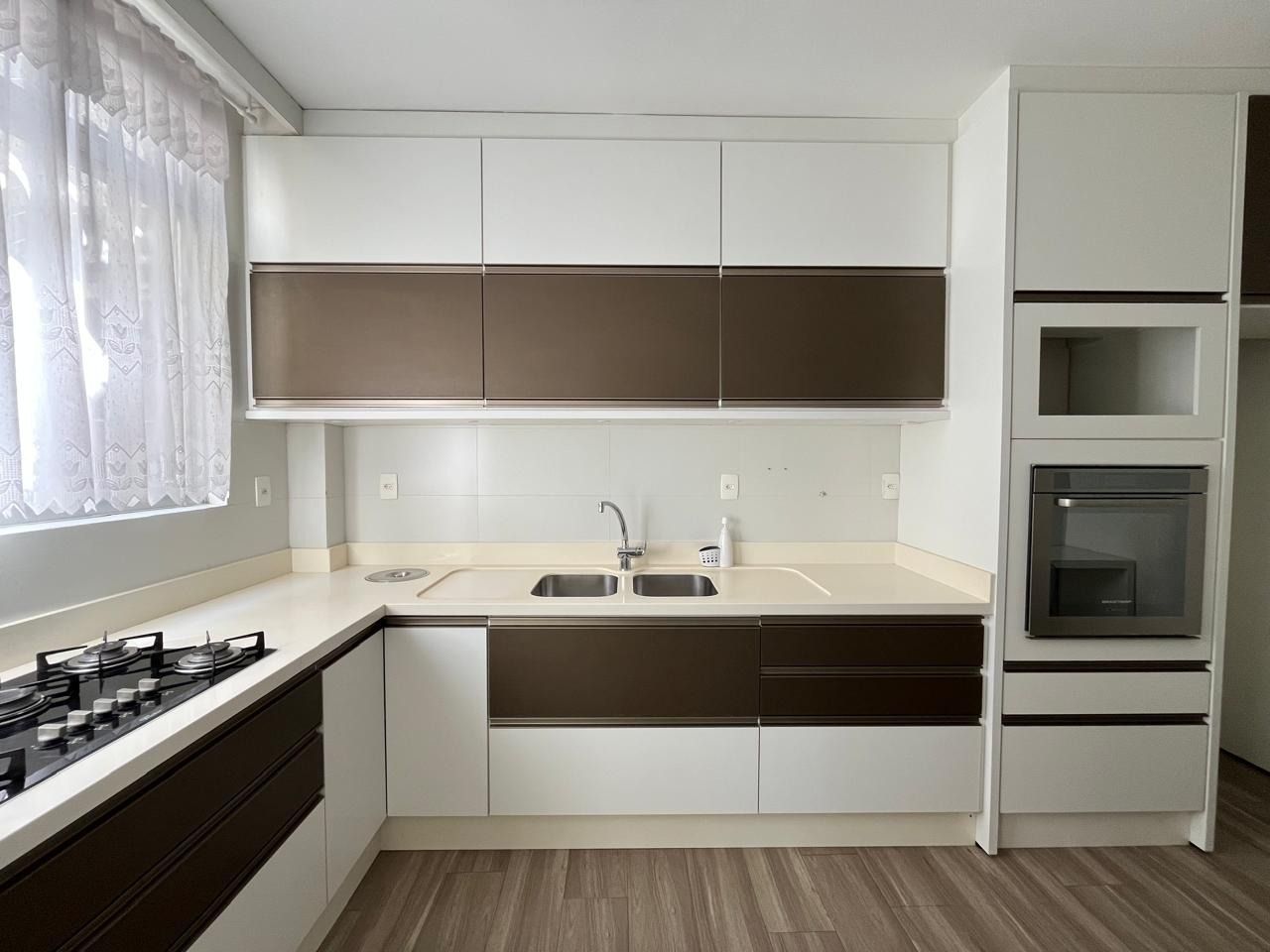 Apartamento com 80m², 2 quartos (sendo 1 suíte), 1 garagem, no bairro Canto em Florianópolis