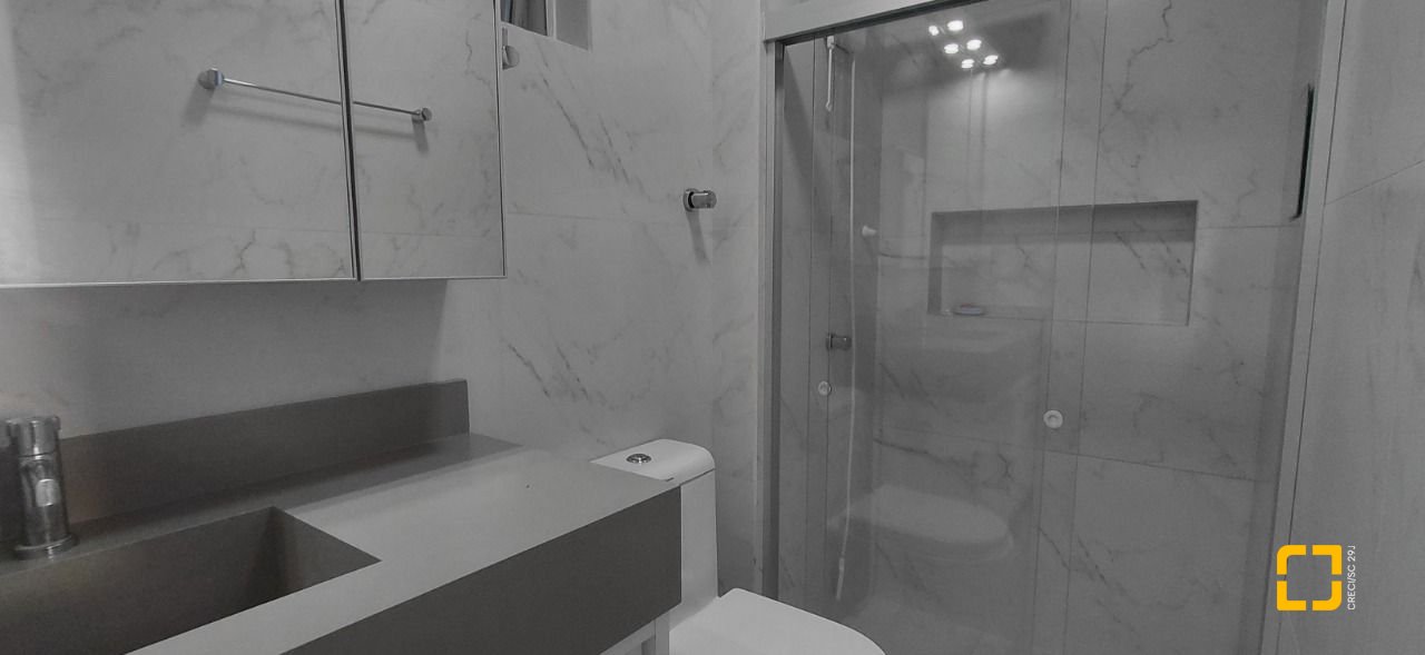 Apartamento com 80m², 2 quartos (sendo 1 suíte), 1 garagem, no bairro Canto em Florianópolis