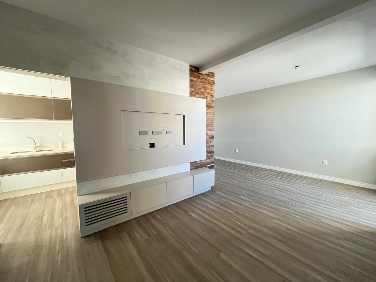 Apartamento com 80m², 2 quartos (sendo 1 suíte), 1 garagem, no bairro Canto em Florianópolis