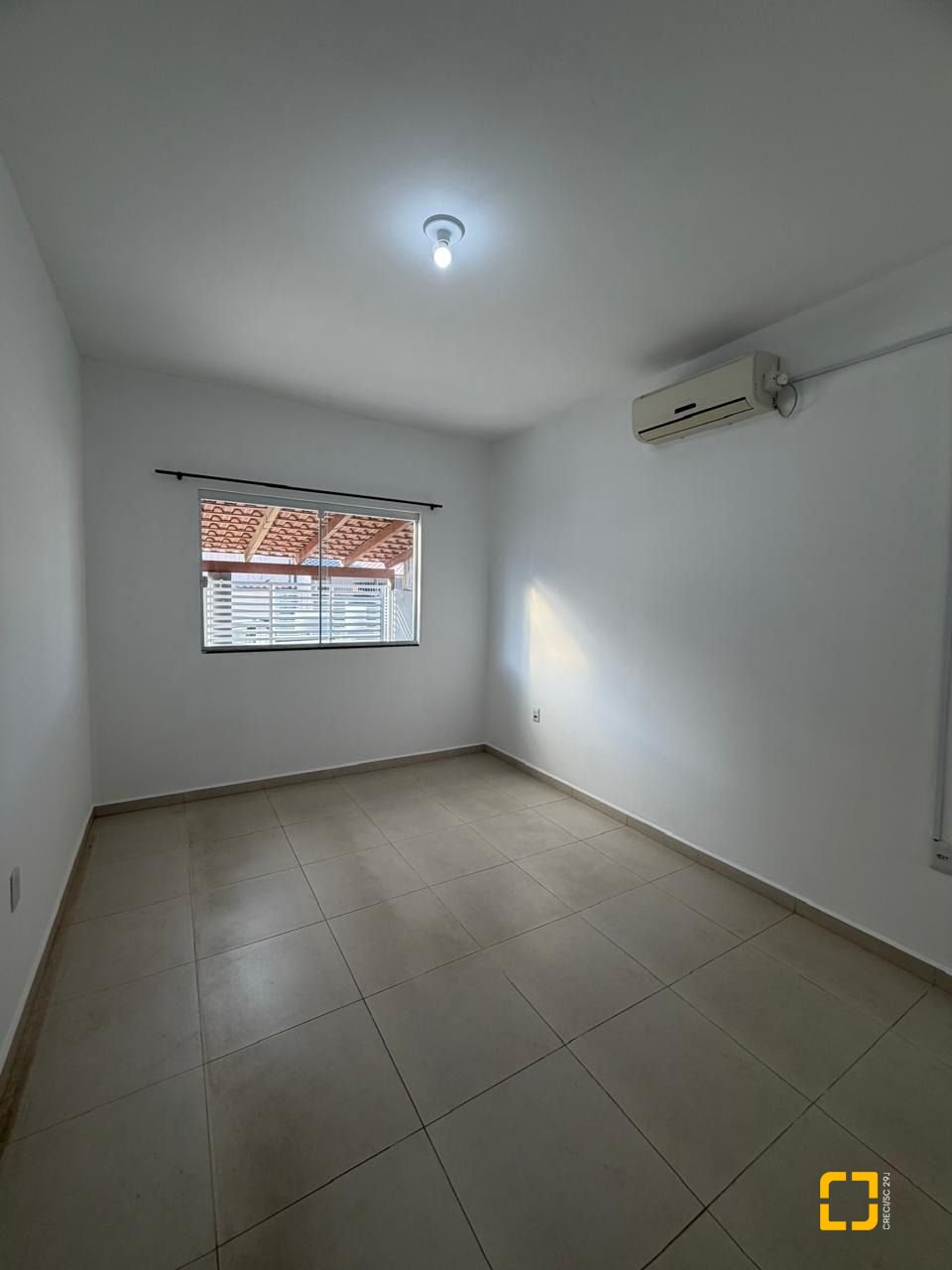 Casa com 66m², 2 quartos (sendo 1 suíte), 2 garagens, no bairro Rio Vermelho em Florianópolis