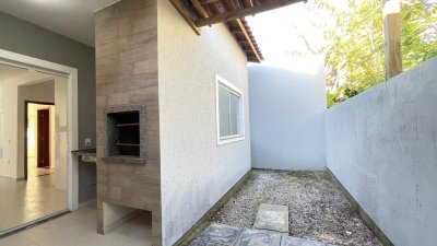 Casa com 66m², 2 quartos (sendo 1 suíte), 2 garagens, no bairro Rio Vermelho em Florianópolis