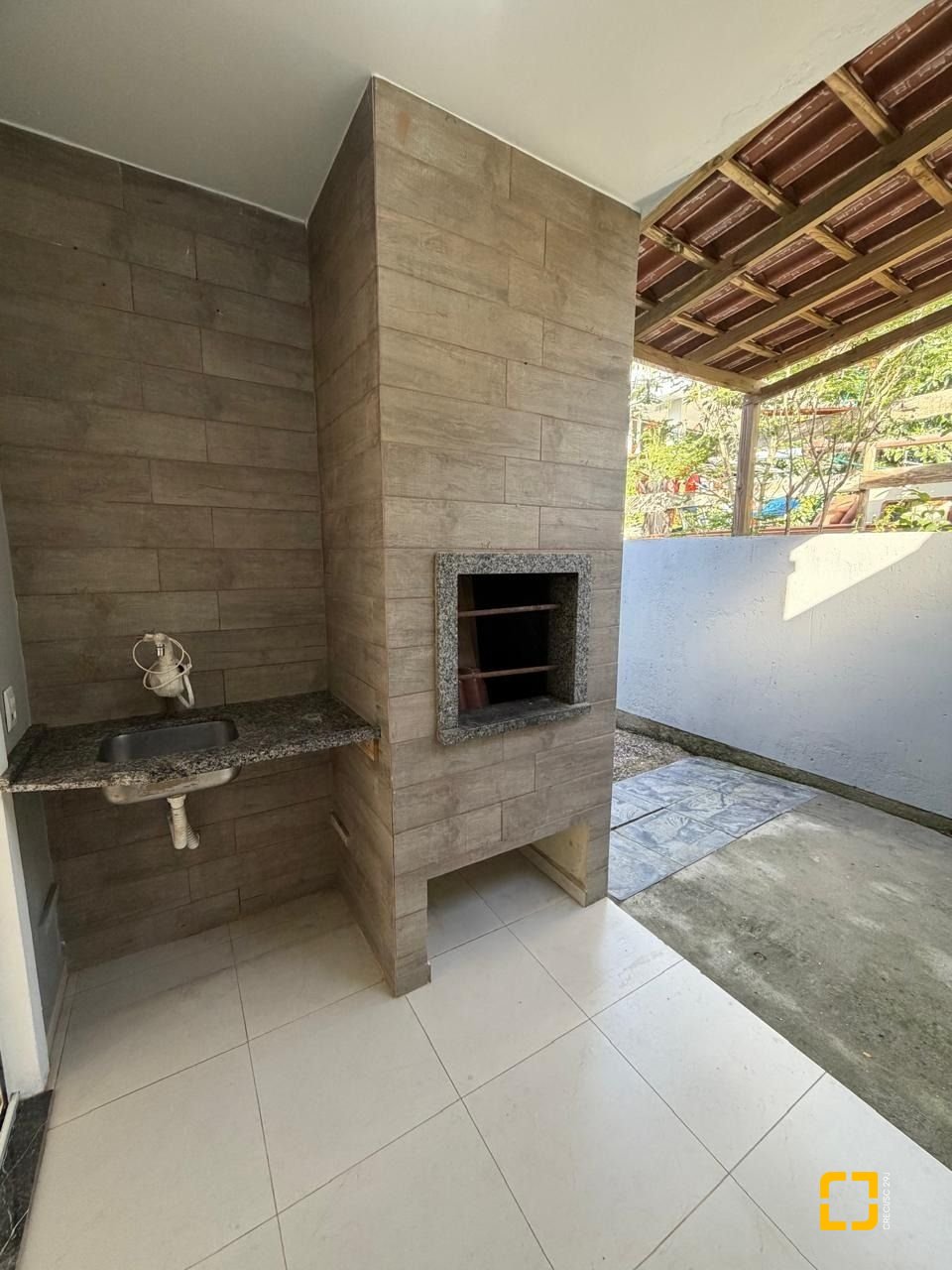 Casa com 66m², 2 quartos (sendo 1 suíte), 2 garagens, no bairro Rio Vermelho em Florianópolis