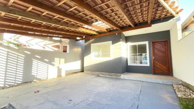 Casa com 66m², 2 quartos (sendo 1 suíte), 2 garagens, no bairro Rio Vermelho em Florianópolis