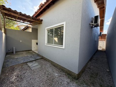 Casa com 66m², 2 quartos (sendo 1 suíte), 2 garagens, no bairro Rio Vermelho em Florianópolis