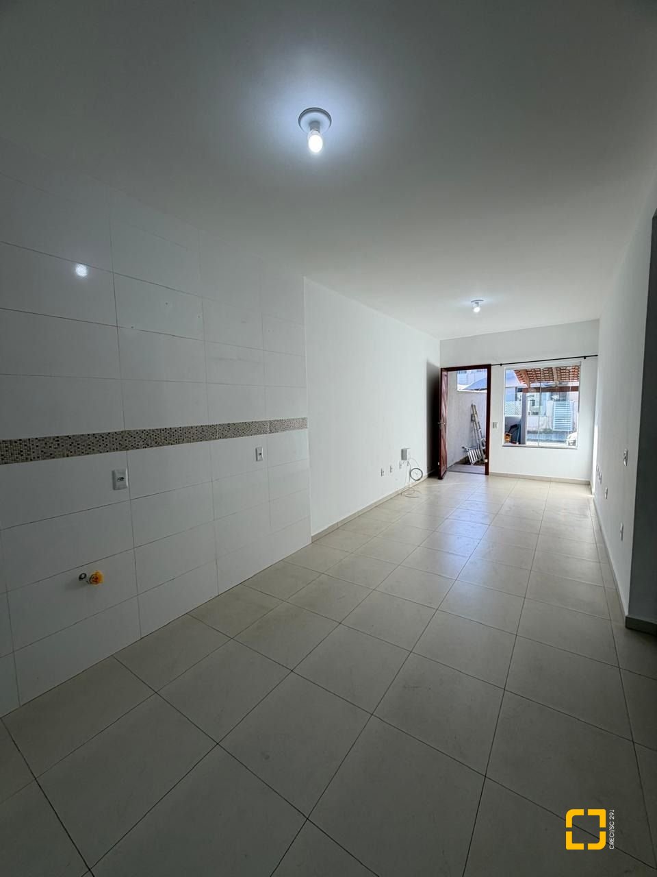 Casa com 66m², 2 quartos (sendo 1 suíte), 2 garagens, no bairro Rio Vermelho em Florianópolis