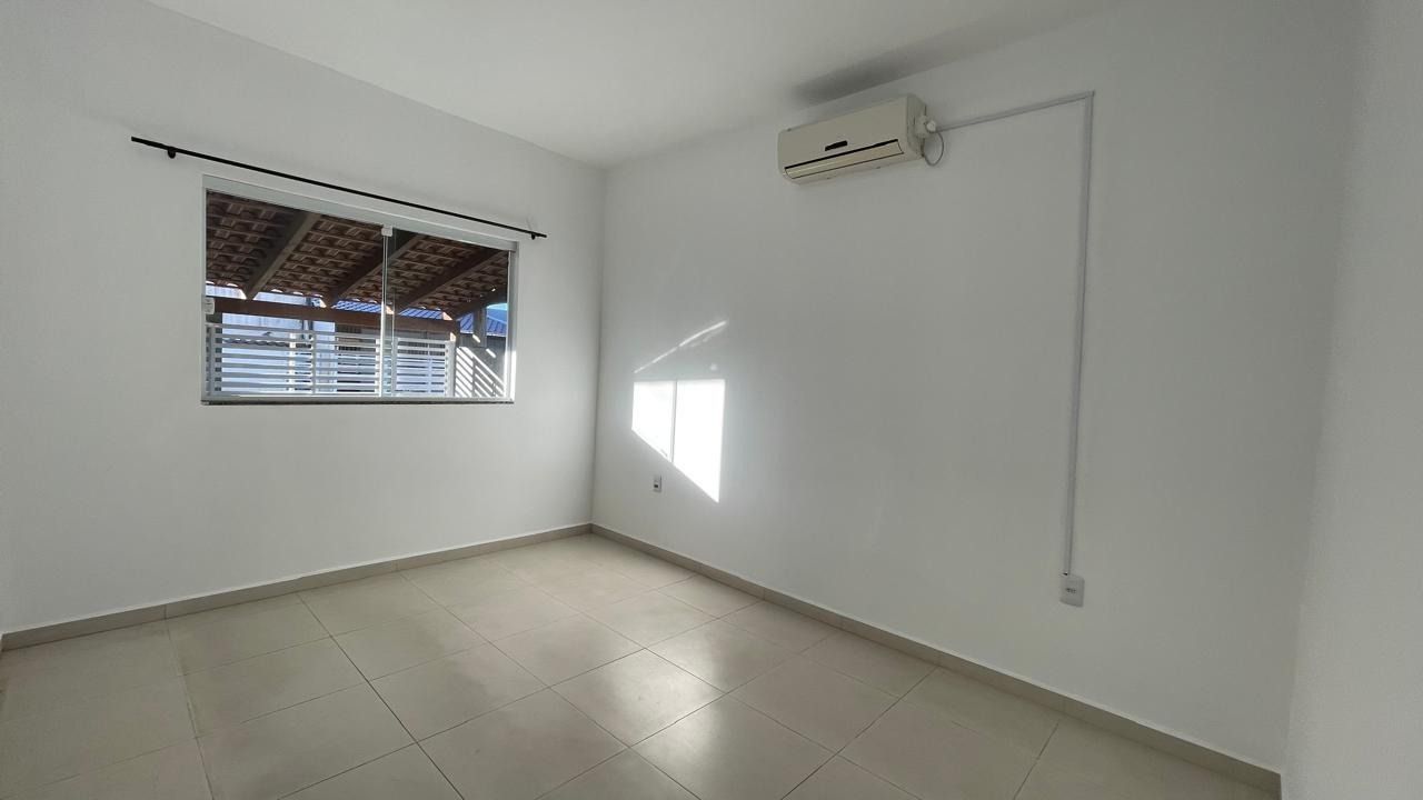 Casa com 66m², 2 quartos (sendo 1 suíte), 2 garagens, no bairro Rio Vermelho em Florianópolis