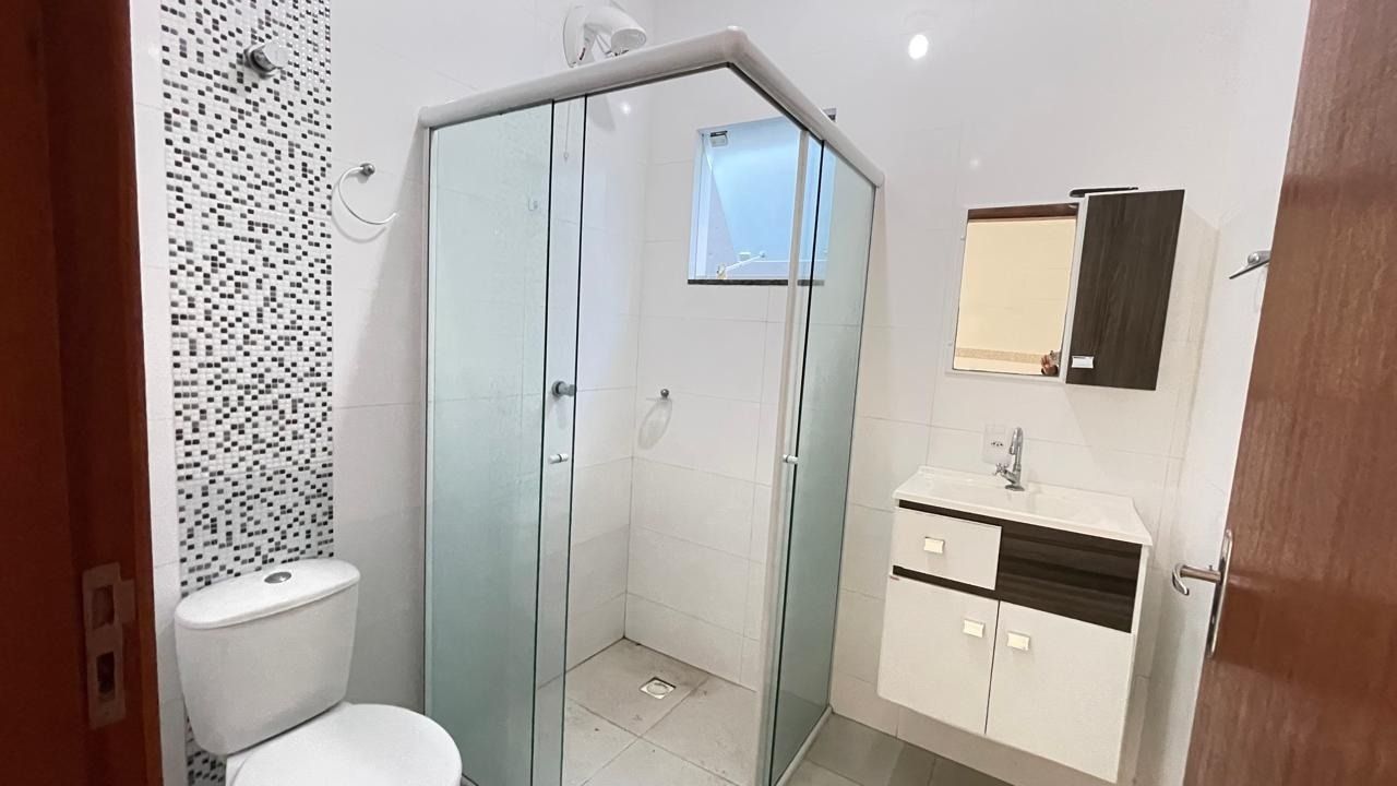 Casa com 66m², 2 quartos (sendo 1 suíte), 2 garagens, no bairro Rio Vermelho em Florianópolis