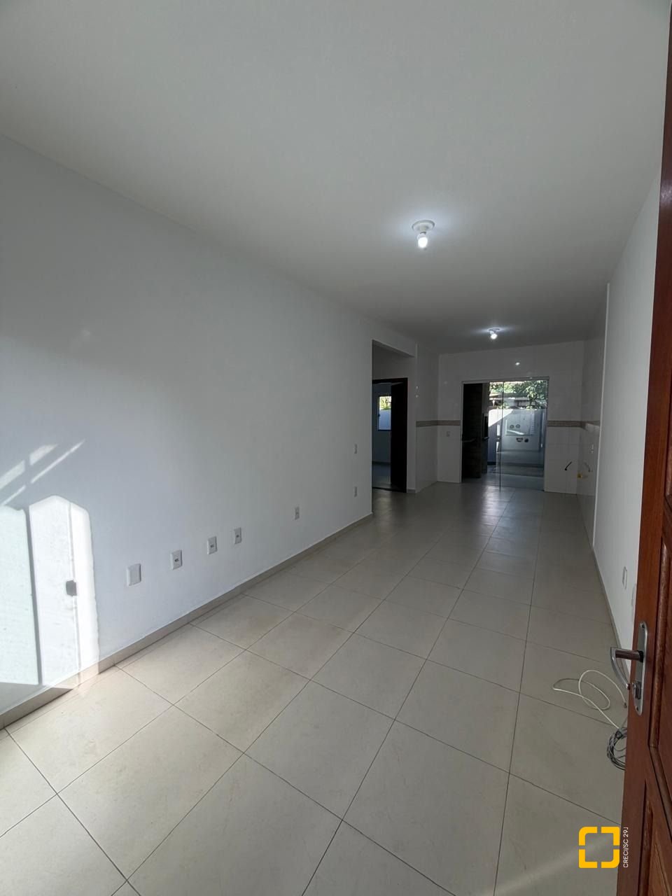 Casa com 66m², 2 quartos (sendo 1 suíte), 2 garagens, no bairro Rio Vermelho em Florianópolis