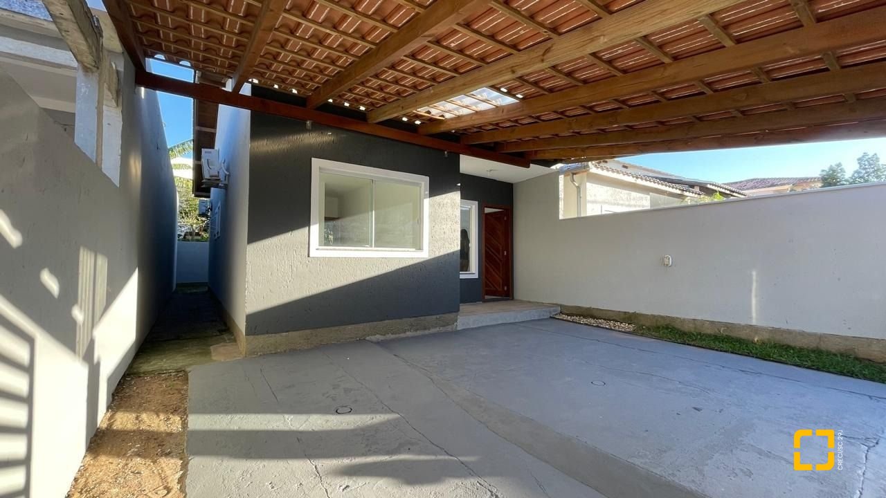 Casa com 66m², 2 quartos (sendo 1 suíte), 2 garagens, no bairro Rio Vermelho em Florianópolis