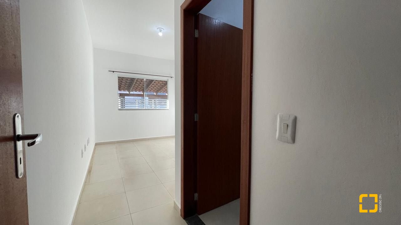 Casa com 66m², 2 quartos (sendo 1 suíte), 2 garagens, no bairro Rio Vermelho em Florianópolis
