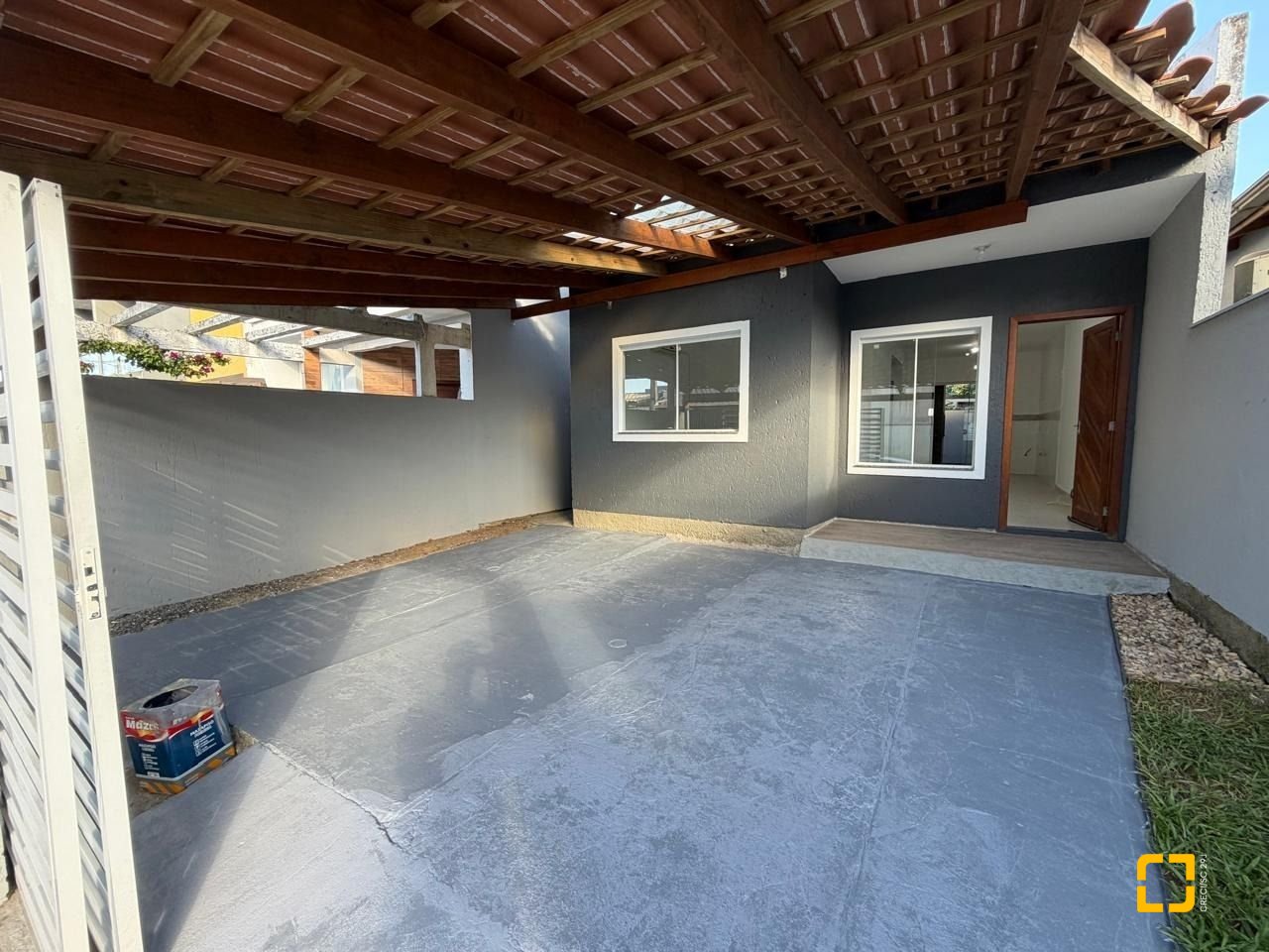 Casa com 66m², 2 quartos (sendo 1 suíte), 2 garagens, no bairro Rio Vermelho em Florianópolis