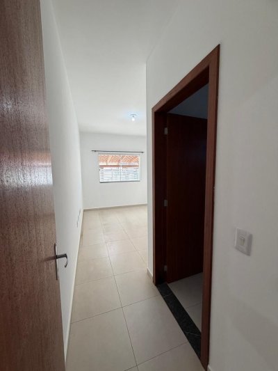 Casa com 66m², 2 quartos (sendo 1 suíte), 2 garagens, no bairro Rio Vermelho em Florianópolis