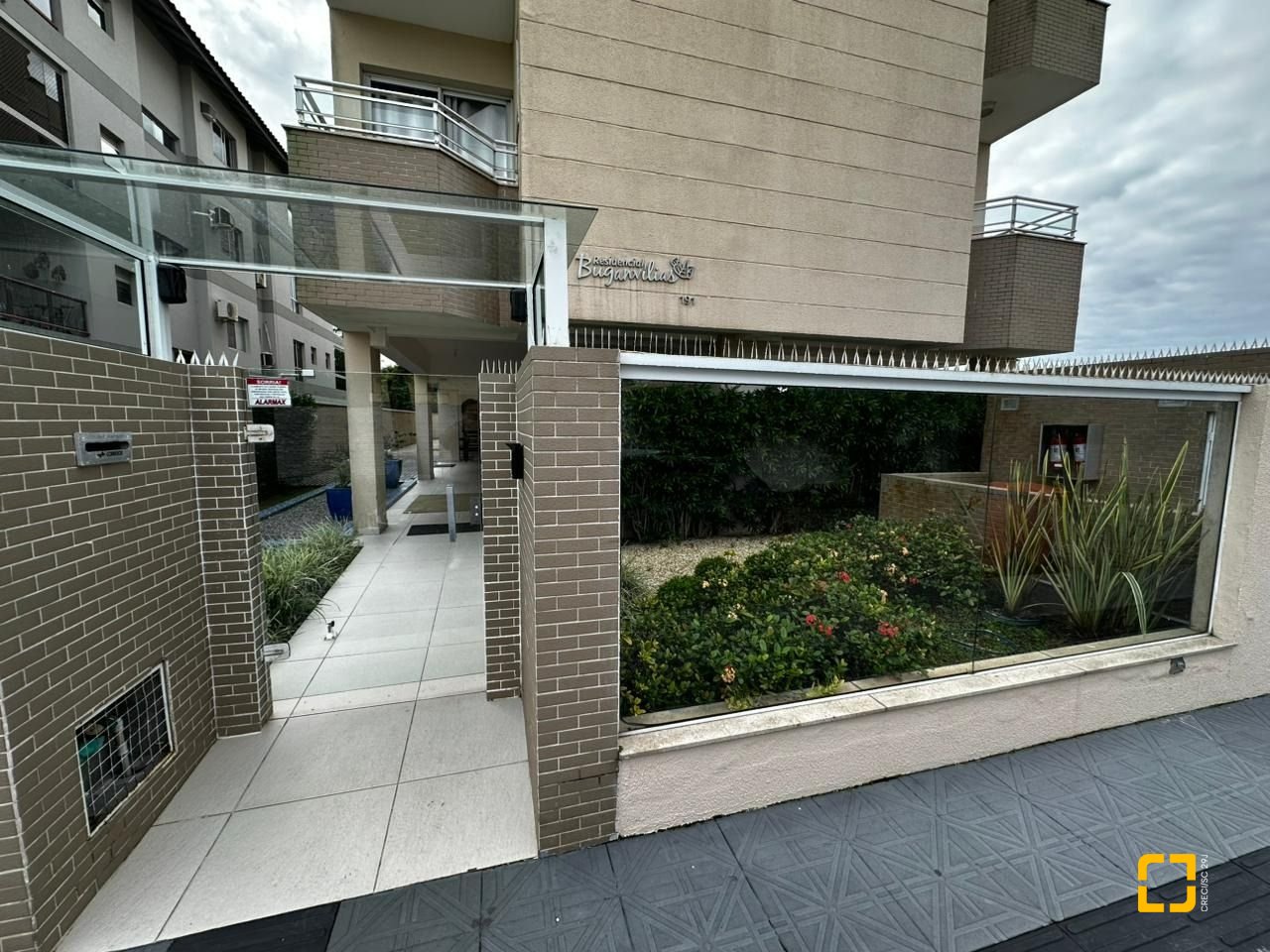 Apartamento com 71m², 2 quartos (sendo 2 suítes), 1 garagem, no bairro Cachoeira do Bom Jesus em Florianópolis