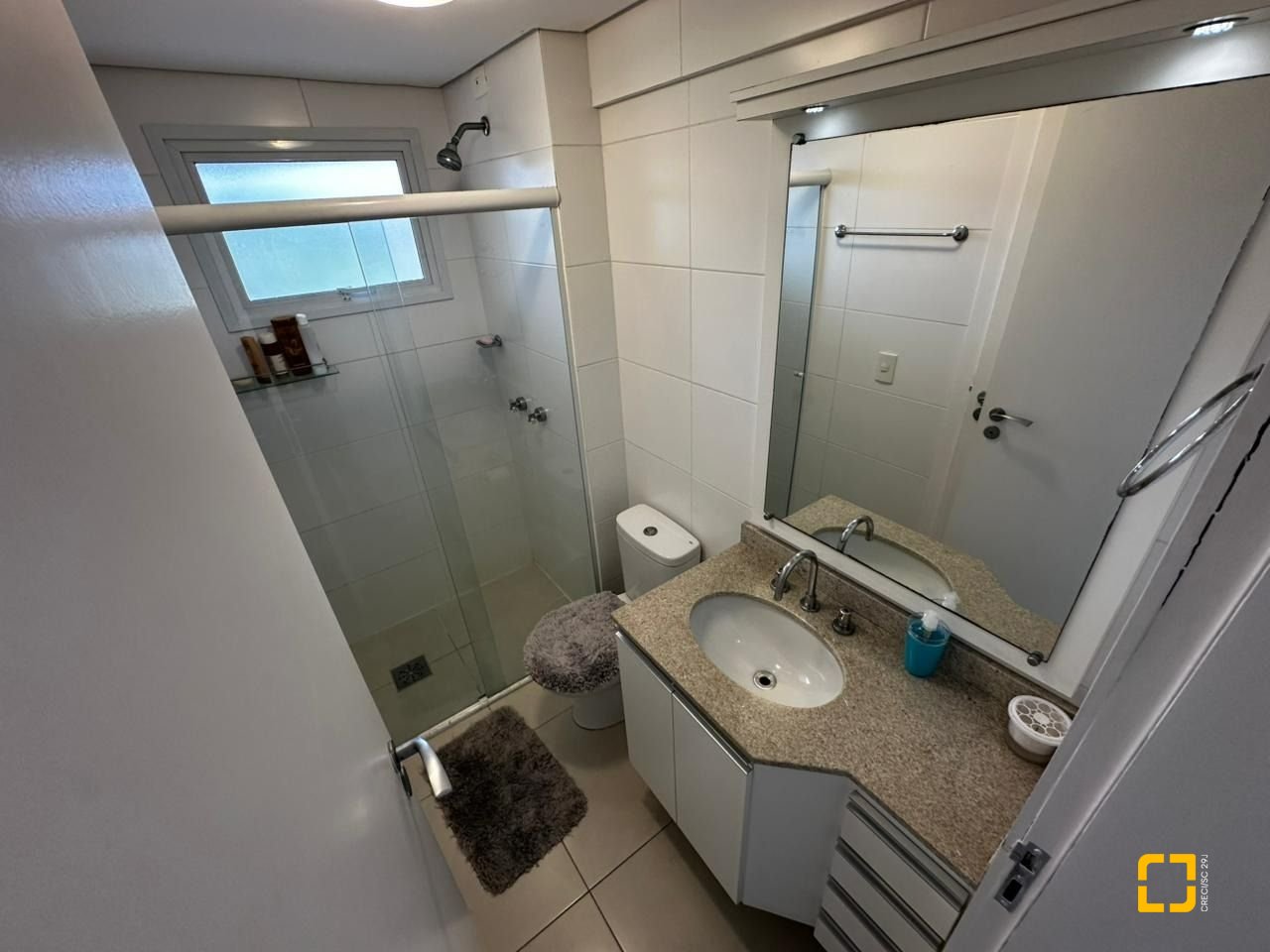 Apartamento com 71m², 2 quartos (sendo 2 suítes), 1 garagem, no bairro Cachoeira do Bom Jesus em Florianópolis