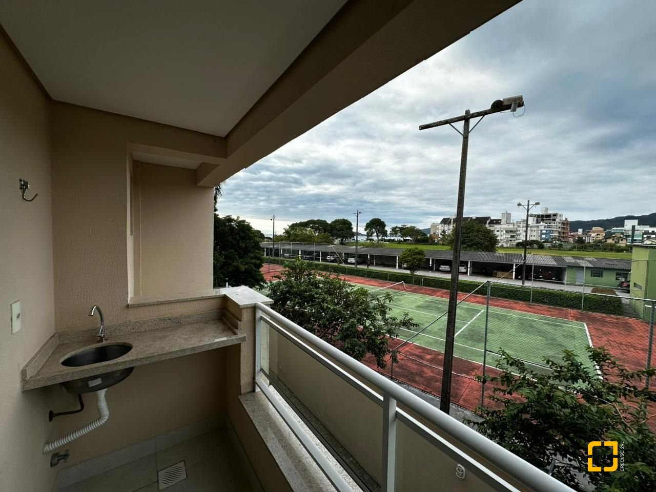 Apartamento com 71m², 2 quartos (sendo 2 suítes), 1 garagem, no bairro Cachoeira do Bom Jesus em Florianópolis