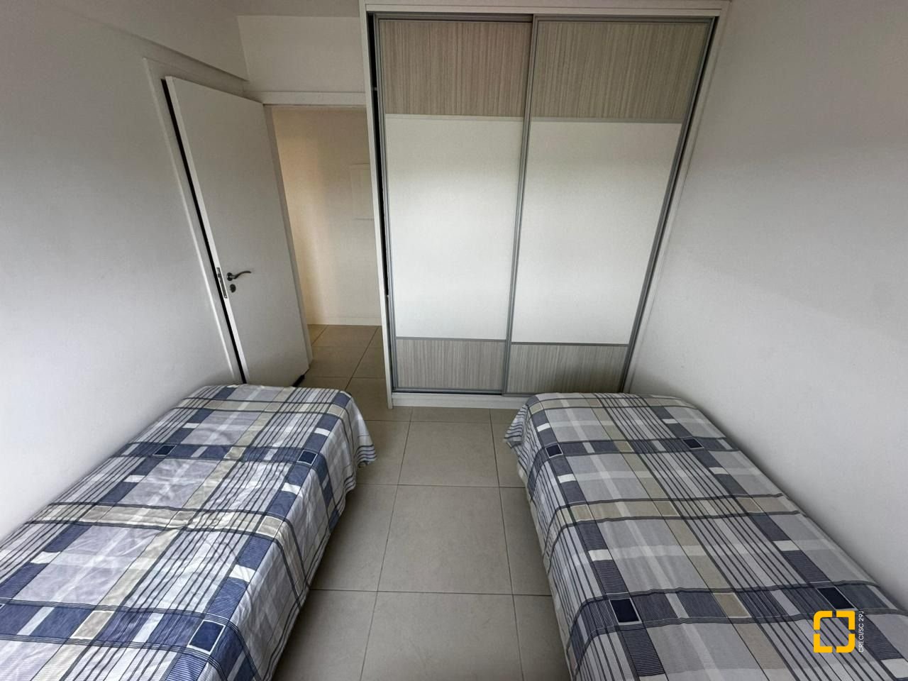 Apartamento com 71m², 2 quartos (sendo 2 suítes), 1 garagem, no bairro Cachoeira do Bom Jesus em Florianópolis