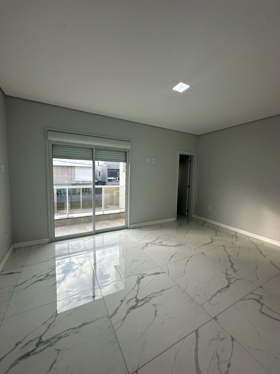 Casa com 244m², 3 quartos (sendo 3 suítes), 2 garagens, no bairro Ingleses em Florianópolis