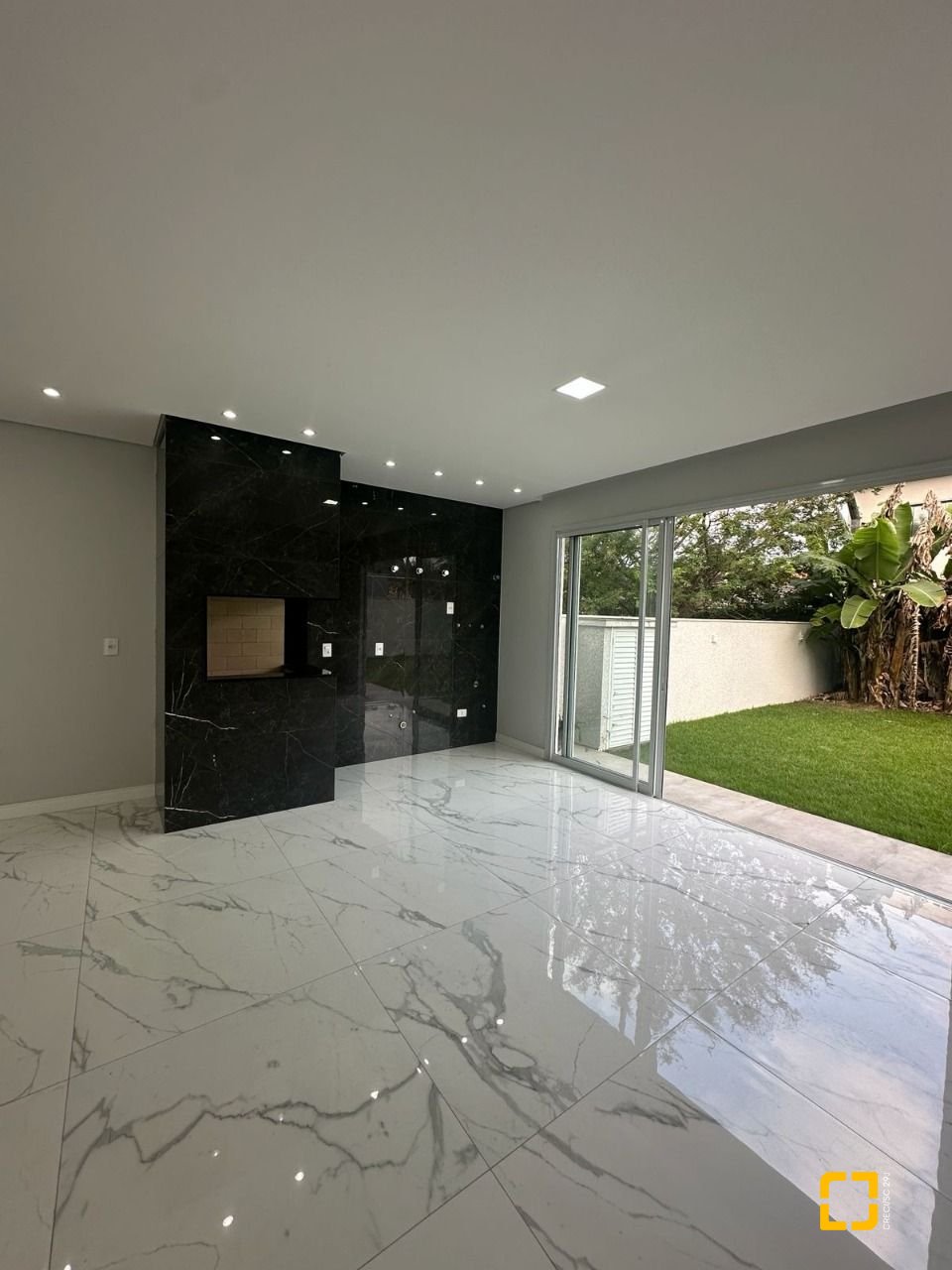 Casa com 244m², 3 quartos (sendo 3 suítes), 2 garagens, no bairro Ingleses em Florianópolis