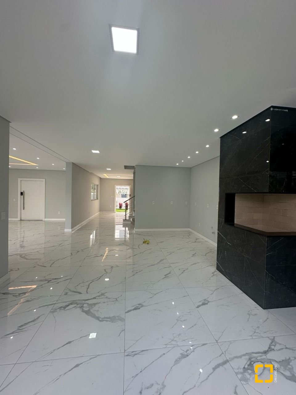 Casa com 244m², 3 quartos (sendo 3 suítes), 2 garagens, no bairro Ingleses em Florianópolis