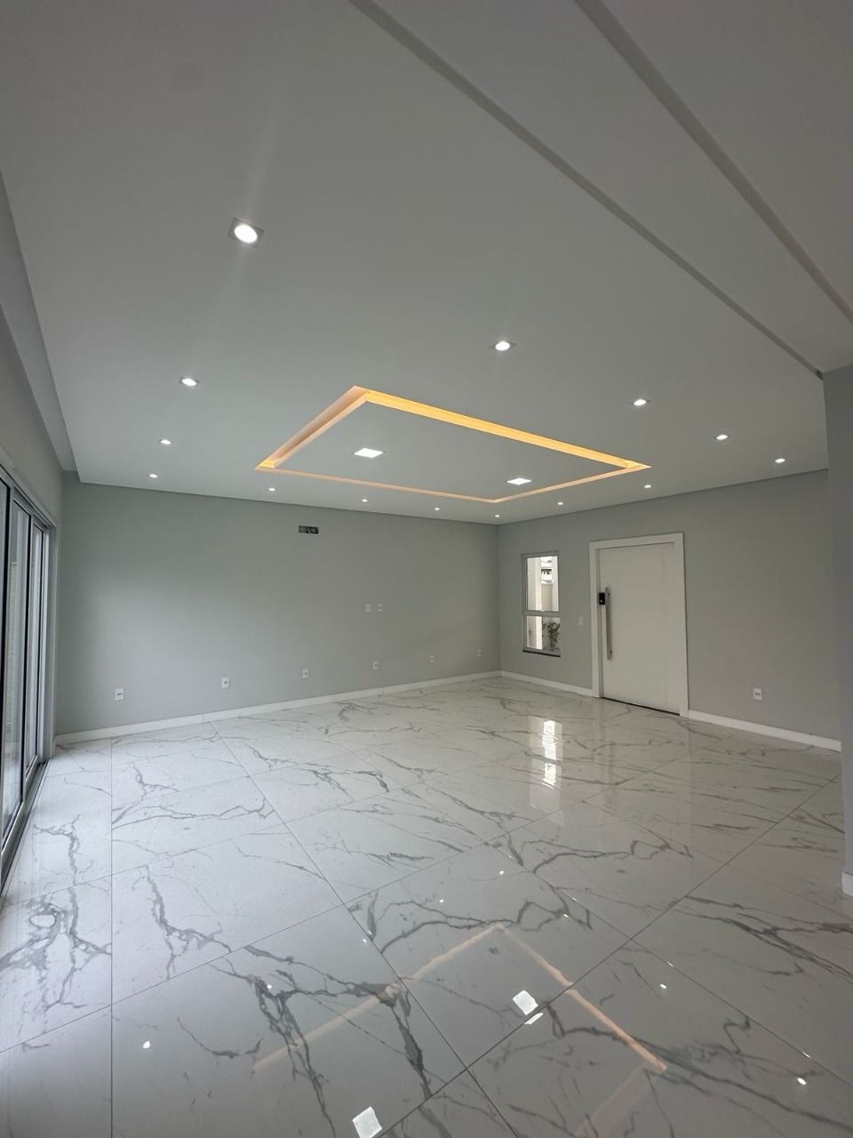 Casa com 244m², 3 quartos (sendo 3 suítes), 2 garagens, no bairro Ingleses em Florianópolis