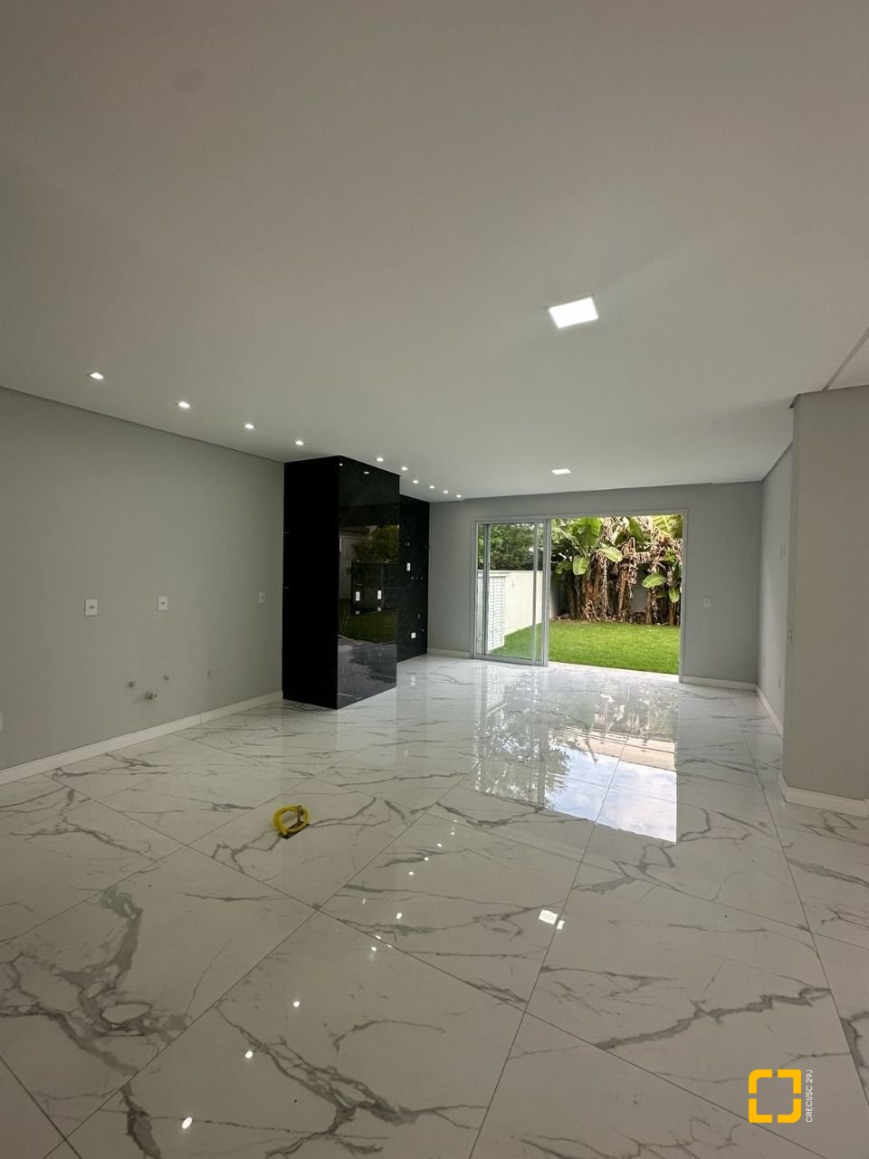 Casa com 244m², 3 quartos (sendo 3 suítes), 2 garagens, no bairro Ingleses em Florianópolis