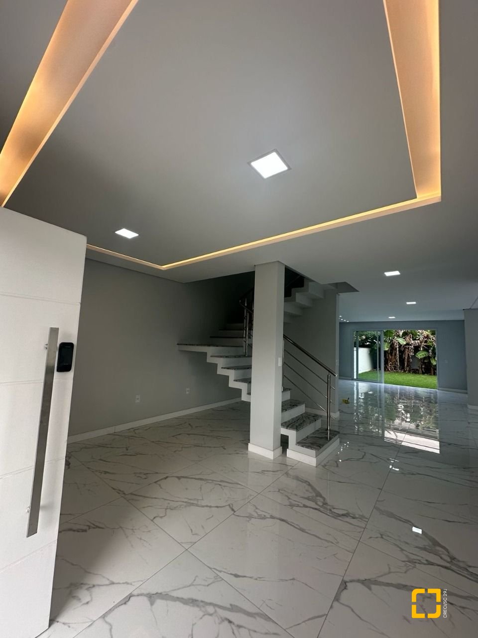 Casa com 244m², 3 quartos (sendo 3 suítes), 2 garagens, no bairro Ingleses em Florianópolis