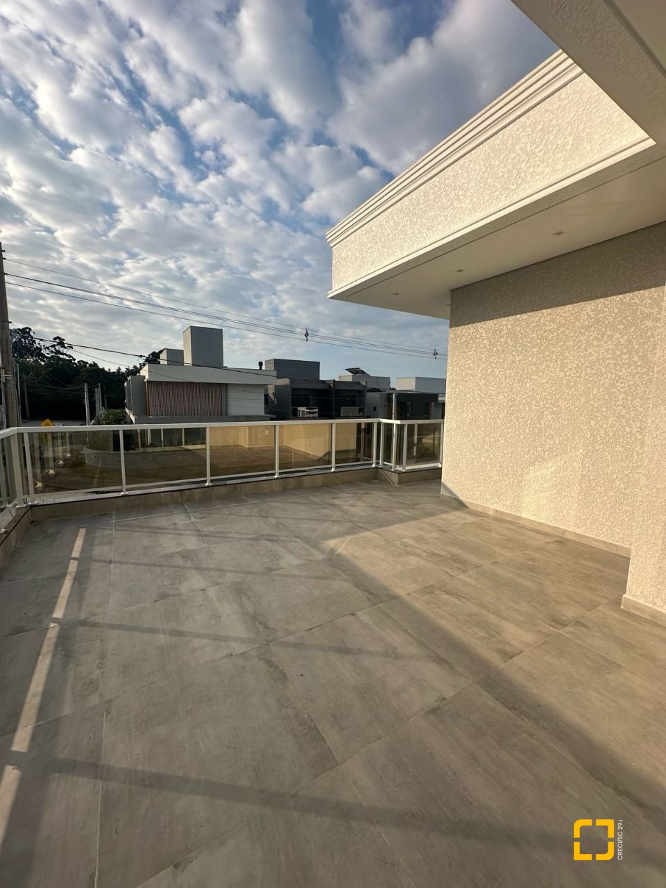 Casa com 244m², 3 quartos (sendo 3 suítes), 2 garagens, no bairro Ingleses em Florianópolis