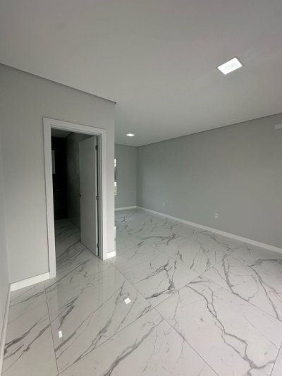 Casa com 244m², 3 quartos (sendo 3 suítes), 2 garagens, no bairro Ingleses em Florianópolis