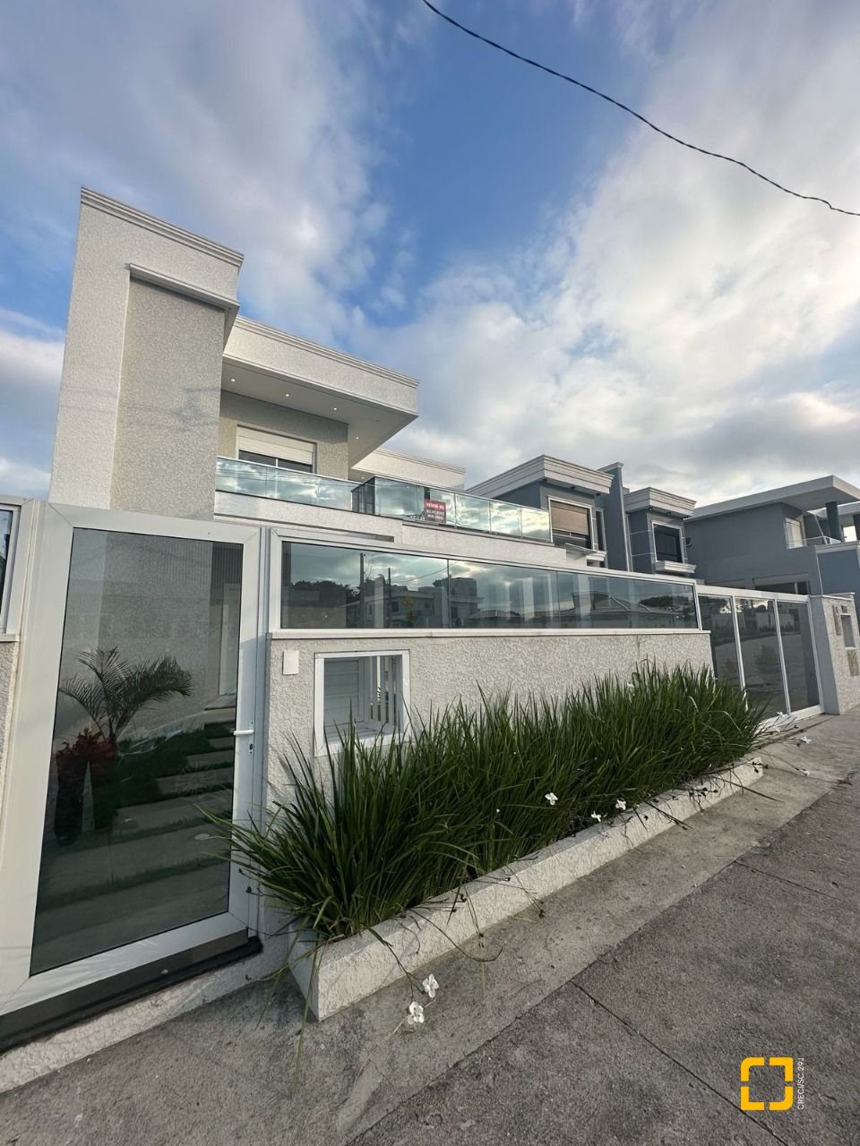 Casa com 244m², 3 quartos (sendo 3 suítes), 2 garagens, no bairro Ingleses em Florianópolis