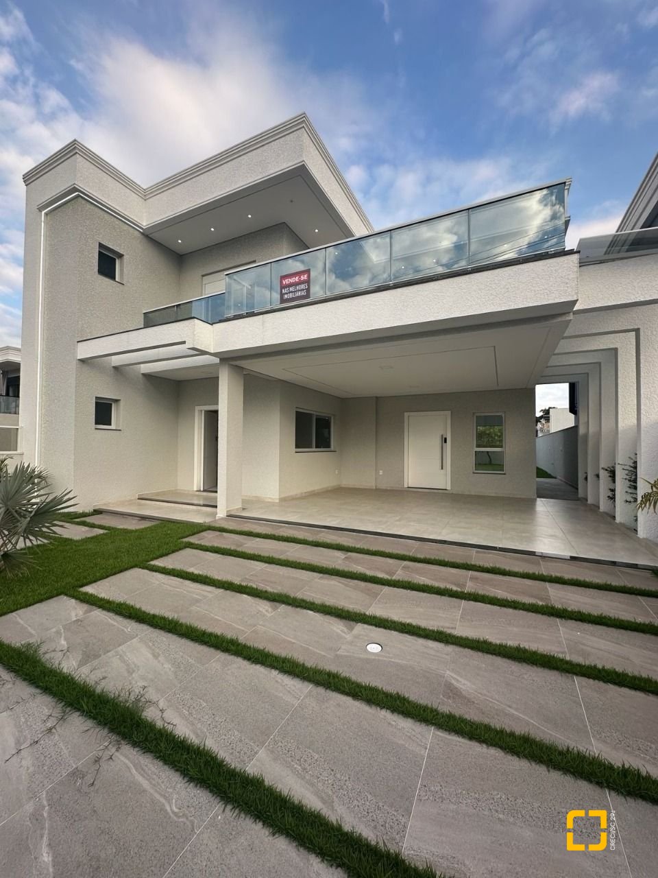 Casa com 244m², 3 quartos (sendo 3 suítes), 2 garagens, no bairro Ingleses em Florianópolis