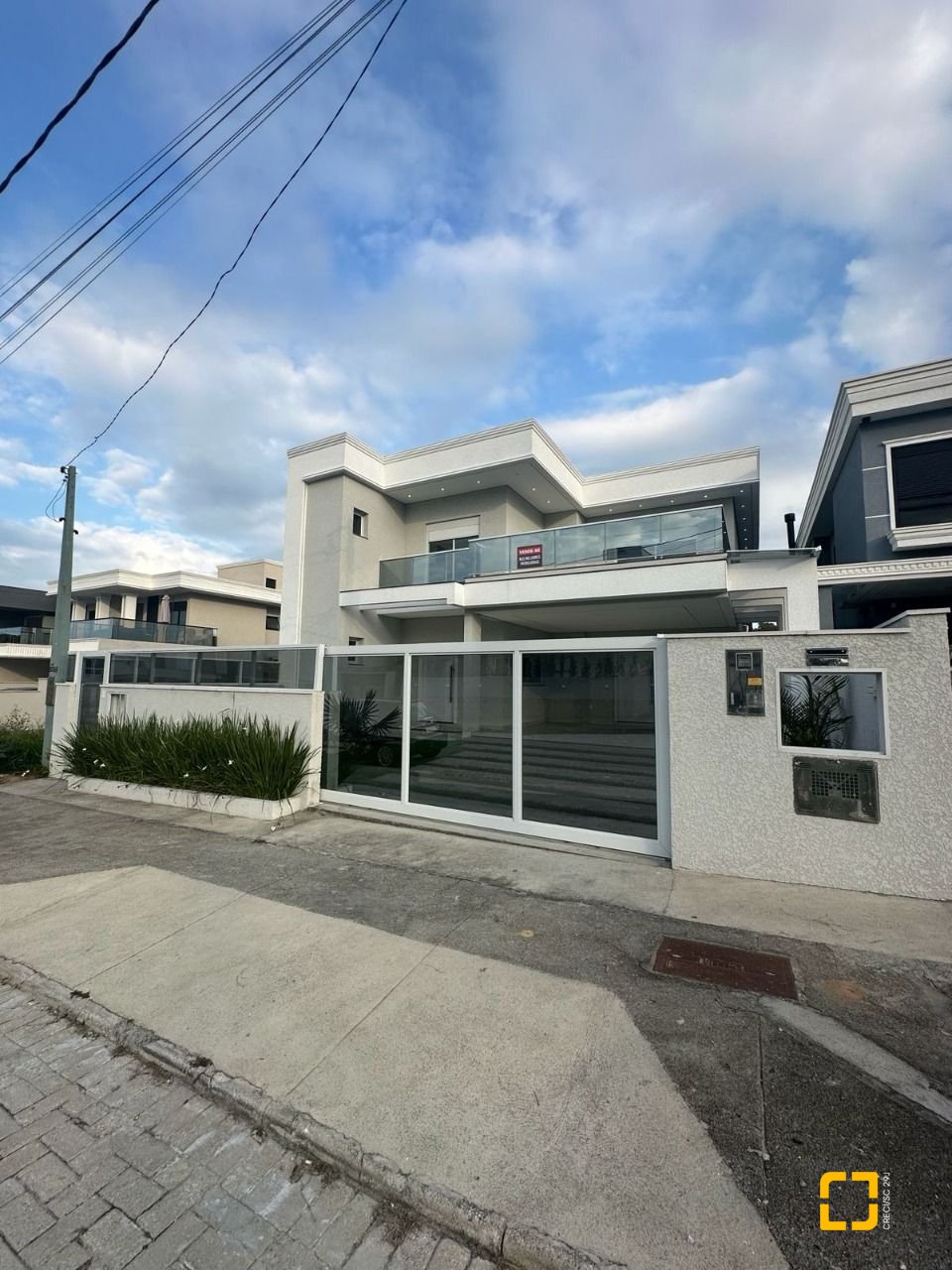 Casa com 244m², 3 quartos (sendo 3 suítes), 2 garagens, no bairro Ingleses em Florianópolis