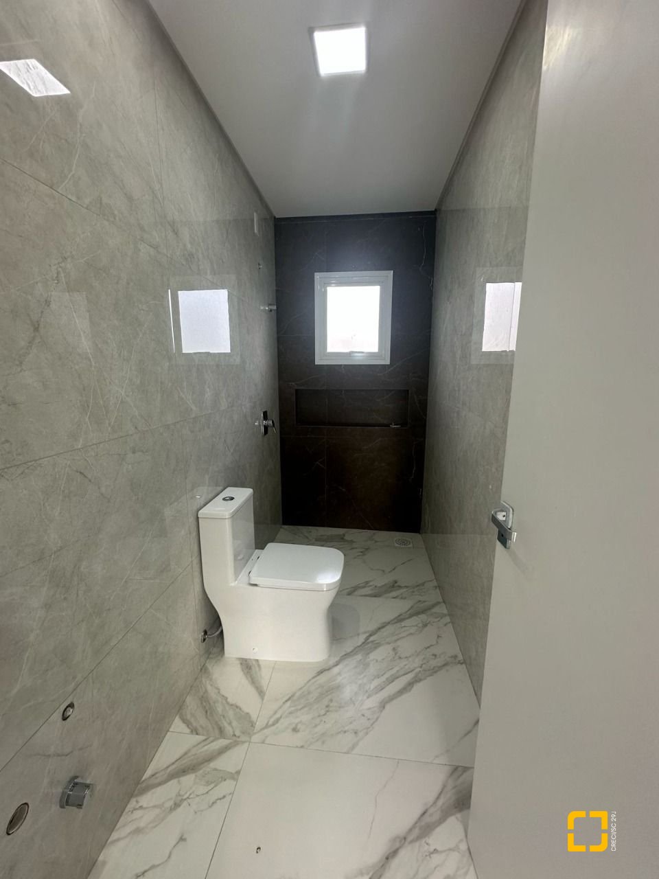 Casa com 244m², 3 quartos (sendo 3 suítes), 2 garagens, no bairro Ingleses em Florianópolis