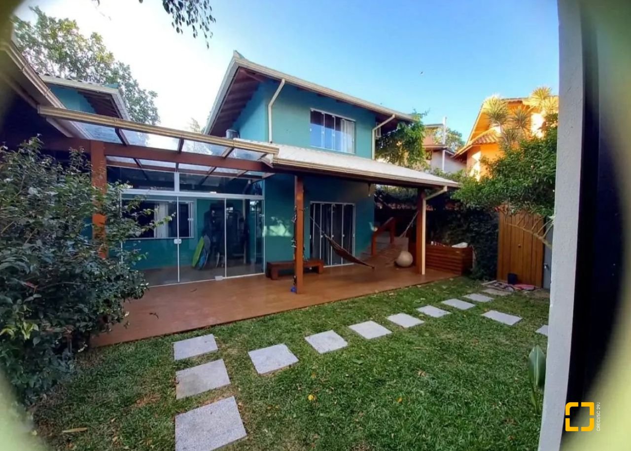 Casa com 430m², 10 quartos (sendo 6 suítes), 5 garagens, no bairro Rio Tavares em Florianópolis