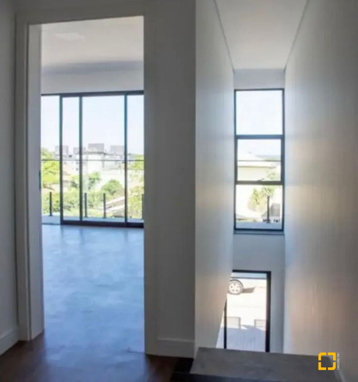 Casa com 430m², 10 quartos (sendo 6 suítes), 5 garagens, no bairro Rio Tavares em Florianópolis
