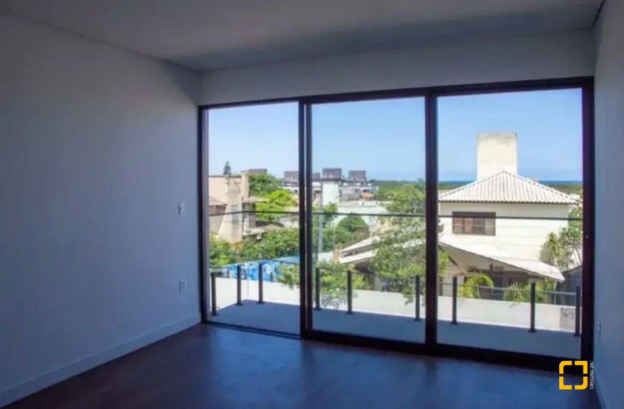 Casa com 430m², 10 quartos (sendo 6 suítes), 5 garagens, no bairro Rio Tavares em Florianópolis